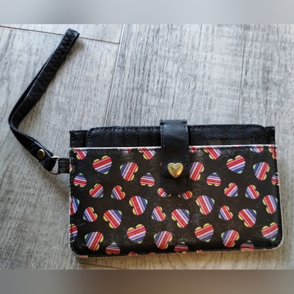 No Boundaries Women's Credit Card Wristlet Wallet w/ Hearts, Strap, Snap Closure